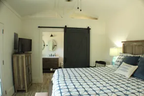 Love St. Hideaway - Image 4