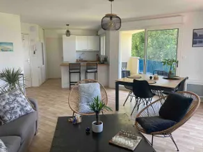 Large bright 2 bedroom near Conleau - Image 5