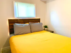 Cozy Downtown Suite | Walk to Restaurants & Shops - Image 3