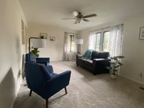 Clean 3 bedroom with garage close to park - Image 5
