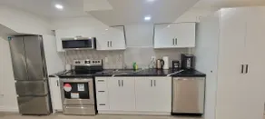 Lake-Walk House: 3BR Haven near Niagara & Toronto - Image 3