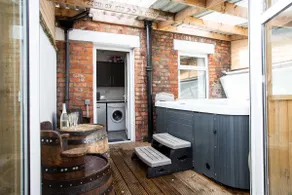 'The Original' Belfast Hot-Tub House - City Center - Image 4