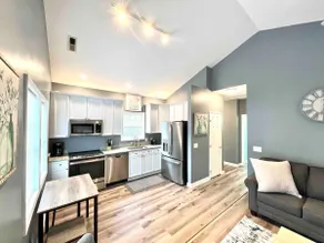 Charming, Beautiful, Treetop Loft, Prime Location - Image 5