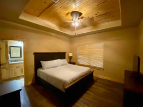 Luxury Cabin nestled in Gruene - Image 5