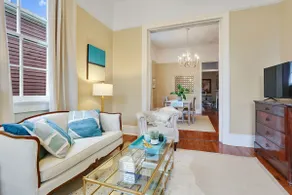 Charming Uptown 2 Bed / 2 Bath Steps to St. Charles Streetcar! - Image 2