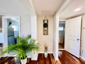 Ultra Modern 3 BR Apt - 5 min walk to the Beach! - Image 3
