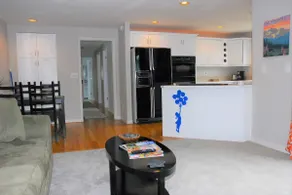 2BR Green Lake View Penthouse & Rooftop Deck - Image 3
