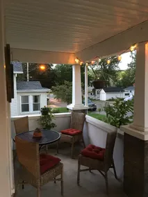 Beautiful and Charming Downtown Bungalow! - Image 4