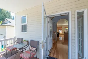 Comfortable, Light-Filled & Quiet Family House - Image 2