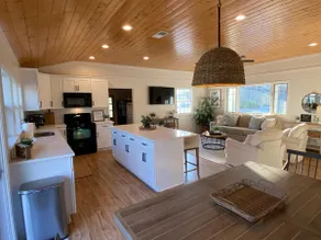 Lake Hartwell Waterfront Retreat w/ Hot Tub - Image 2