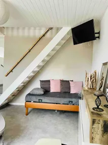 Pleasant village house with terrace. - Image 3