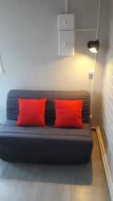 NICE renovated 2-room apartment with terrace - Image 4