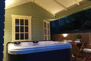 Ashford house 'The Snug' private hot tub - Image 5