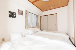 Shintaro's apartment: direct access to Narita Airport via the Keisei Line, fully equipped kitchen with washing machine, single bed and futon. - Image 3