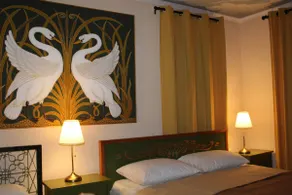 Varias Art House - Image 4