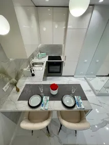 New luxury apartment and free parking - Image 4