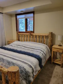 Beautiful rustic 1 bedroom plus den - Image 3