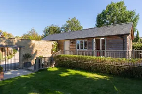 Charming Cottage surrounded by Idyllic garden in peaceful location in central Charlbury - Image 3