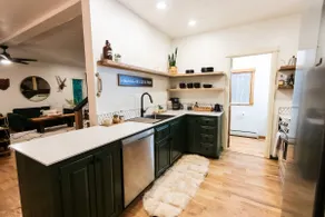 Luxury Creekside Retreat- Walk to HoliMont & Town - Image 5