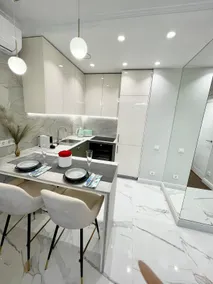 New luxury apartment and free parking - Image 5
