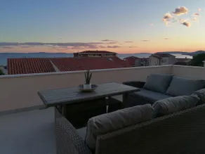 Rooftop Apartment with stunning view - Image 4