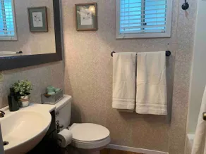 Cozy Couples' Cottage - Image 5
