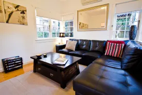 Manly Sunshine Cottage - quiet family retreat - Image 2