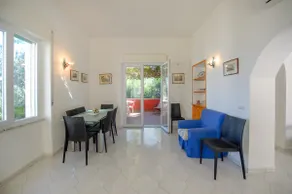 Elegant and very central apartment in a villa - Image 3