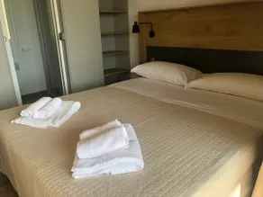 Mobile Home with AC & heating, wifi, tv, parking - Image 5