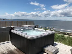 Bayfront Retreat • 3 Ensuite BR + Hot Tub - Image 2