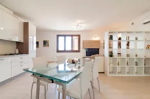 Bright penthouse with large furnished terrace - Image 4