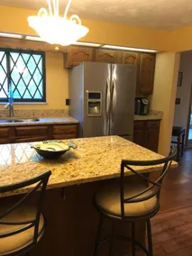 Town and Country Home - Image 4