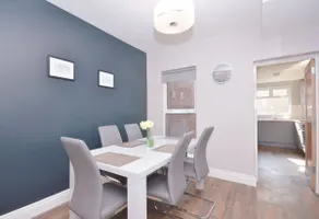 No2 Queens Quarter House Family and Corporate Ready 3 Bed & 2 Bath - Image 5