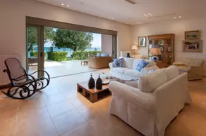 Beachfront Villa with Garden - Valentine Corfu - Image 2
