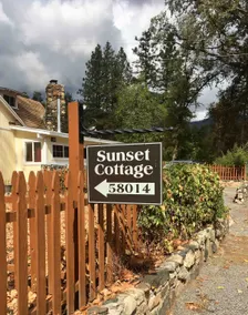 2 Bedroom Cottage with Full Kitchen - WiFi - BBQ - Image 2