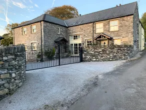 Helm Mount Lodge & Cottages - Image 2