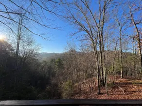 Misty Ridge, Pet Friendly Log Cabin close to Town! - Image 3