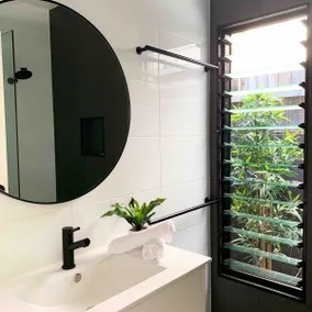 Wattle St Beach House- steps from the beach! - Image 5