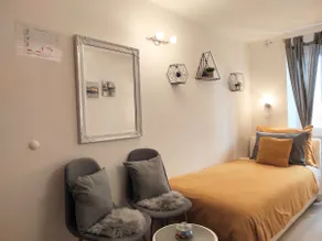 Room with two single beds AS - Image 5