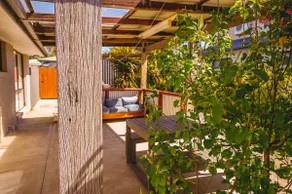 Orana ~ 2 blocks to Beach ~ FREE Wifi - Image 4