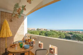 Cozy 2-bedroom apartment with 170° sea view, 300 m from the beach, 2–4 people - Image 4