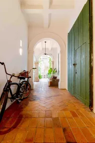 STUNNING VILLA w/Private Terrace & Splash Pool in the Old Town - Image 2