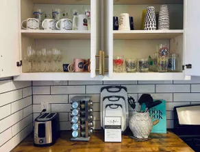 {Das Vogel Haus} Cheerful cottage getaway in Helen - Image 5