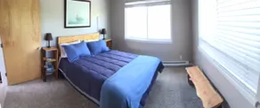 Well appointed lake view condo - Image 4