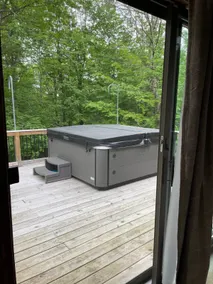 Spacious Mountain Home in the Trees - Image 2