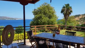 Villa overlooking the sea - Image 3