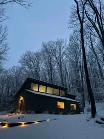 Catskills art studio turned modern loft in Accord - Image 2