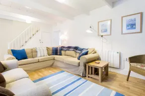 Fisherman's Cottage with Parking - 100m from Sea - Image 4