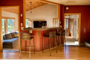 The Madrone: Seclusion in Charming Fairhaven - Image 5