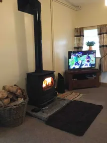 Cosy Rural Cottage Peak District, Pets Welcome - Image 2